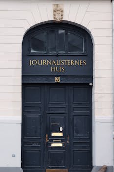 Elegant entrance of Journalisternes Hus in Copenhagen featuring classic architecture.