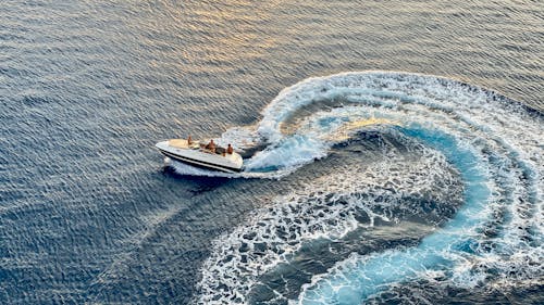 Zdjęcie Speed Boat On Sea