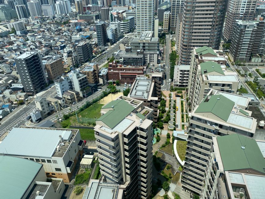 東京都心に立ち並ぶ高層マンション群の俯瞰写真