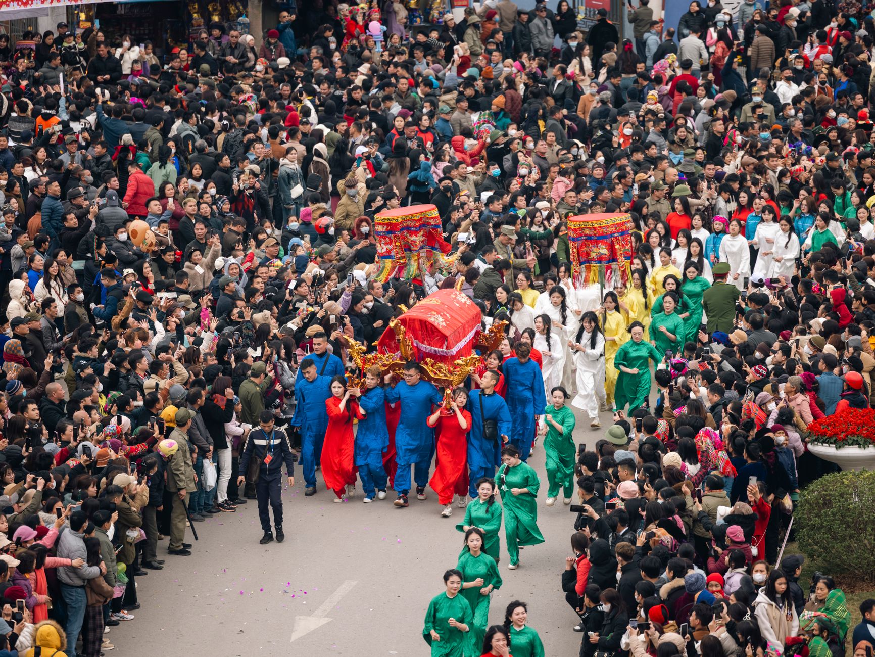Colorful procession highlighting Ky Cung Ta Phu Temple Festival in Lạng Sơn, Vietnam, with crowds celebrating cultural heritage.