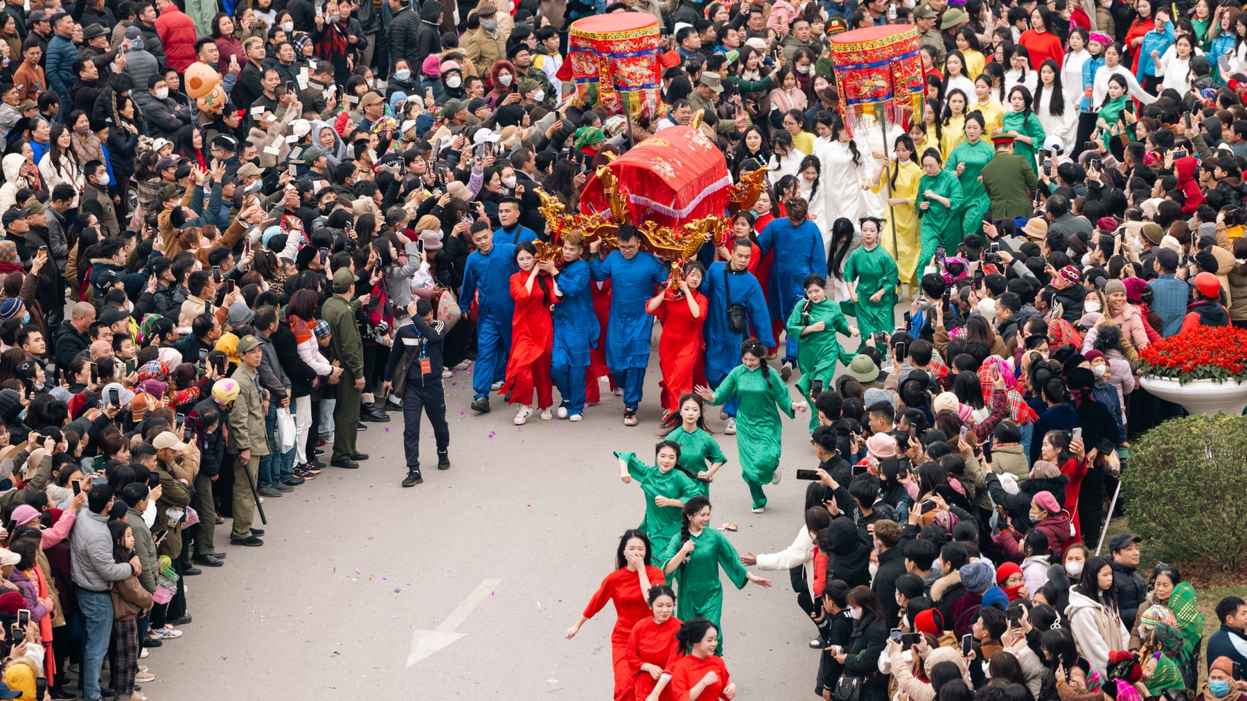 A lively scene from the Ky Cung Ta Phu Temple Festival in Lạng Sơn, Vietnam, showcasing cultural traditions.