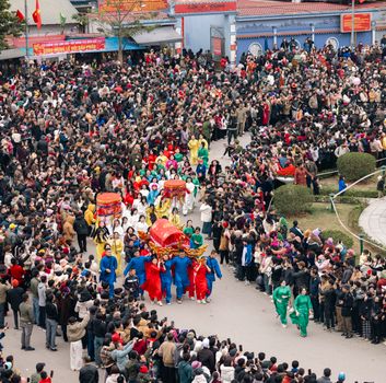 A colorful procession at the Ky Cung Ta Phu Temple Festival in Lạng Sơn, Vietnam, attracting a large crowd.