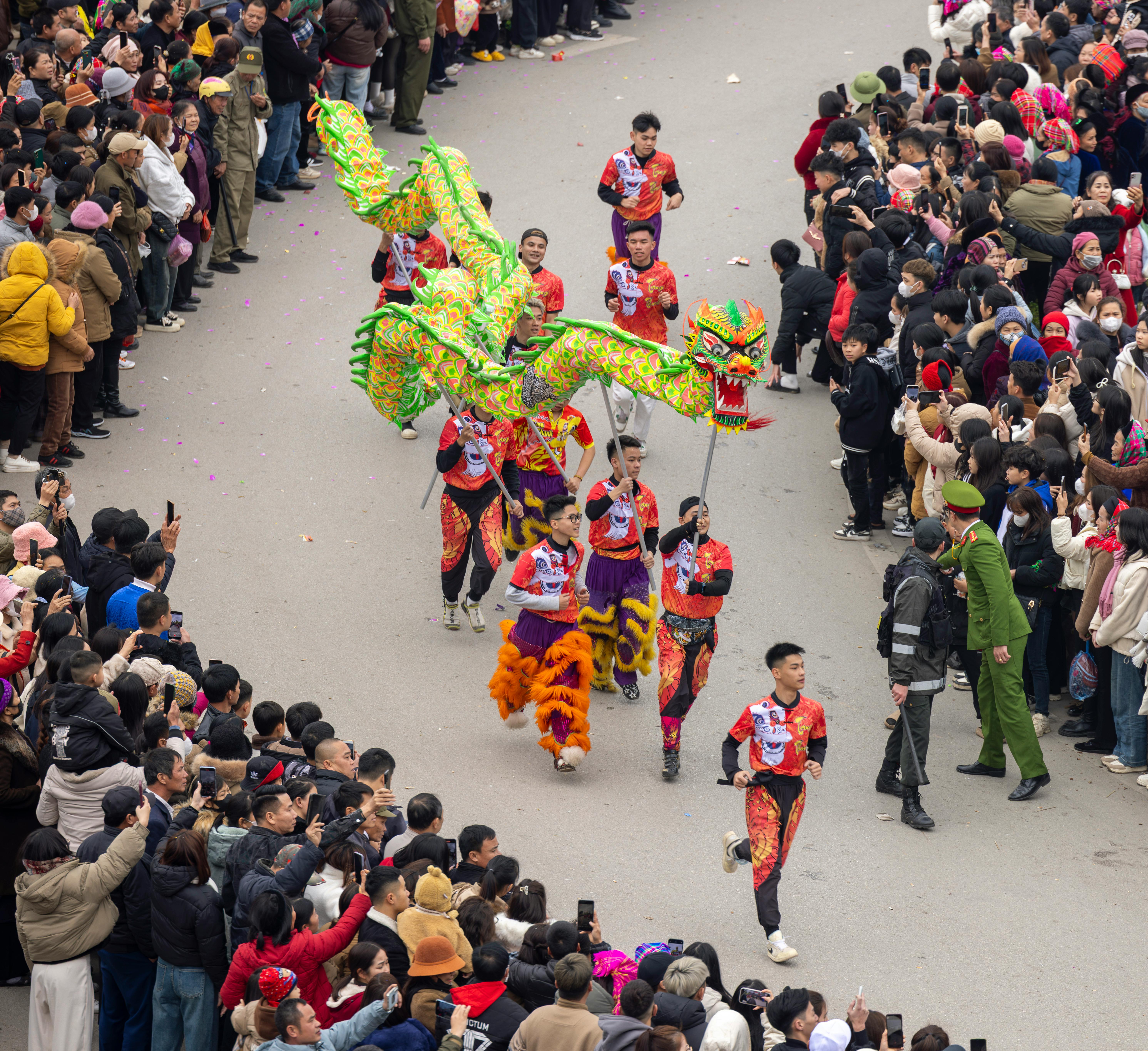 Colorful dragon dance parade celebrating Ky Cung Ta Phu Festival in Lạng Sơn, Vietnam.