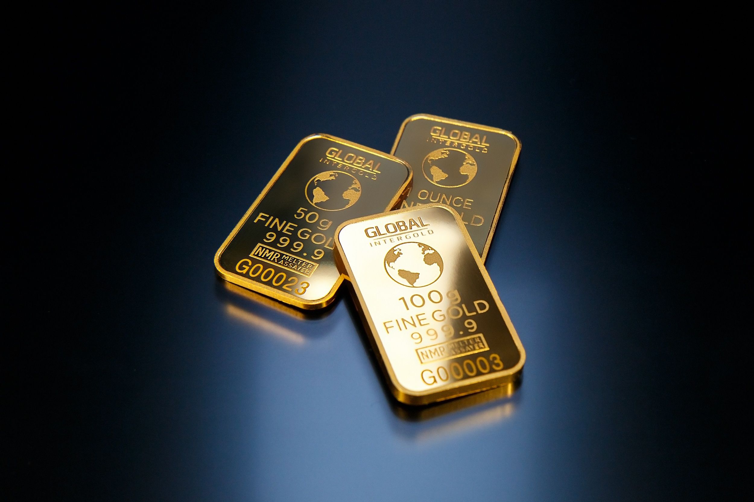Round Gold-colored Bitcoin \u00b7 Free Stock Photo