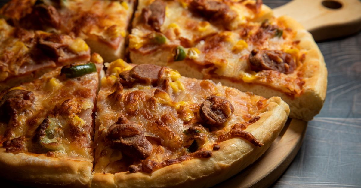 Why Your Homemade Pizza Crust Isn't Crispy (And The Pro Secrets That Deliver Pizzeria-Quality Crunch Every Time)