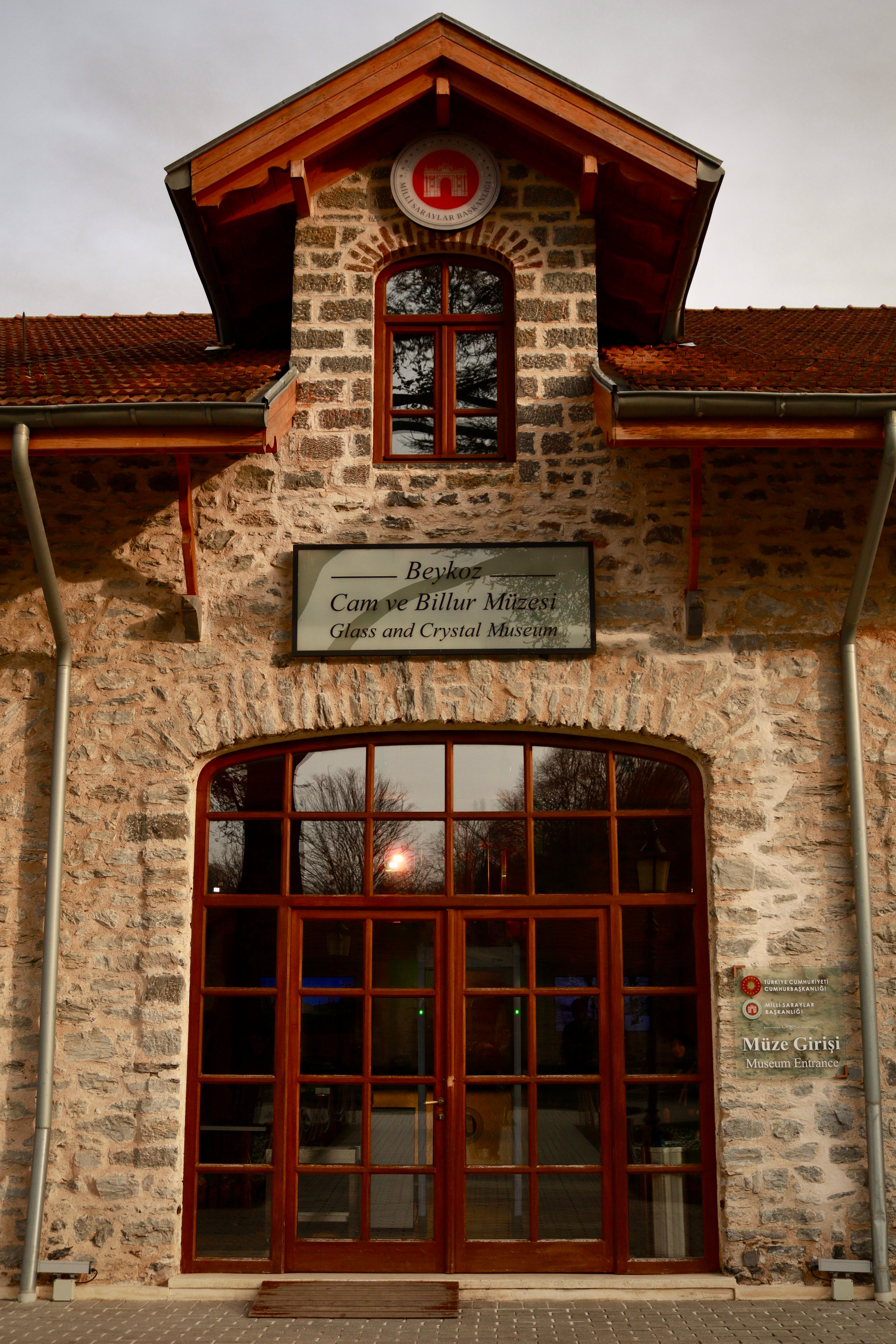 Front view of the elegant stone entrance to the Glass and Crystal Museum.