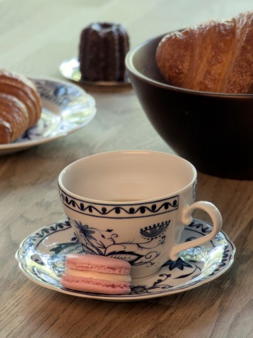 Free Charming tea set with macarons and croissants in a cozy setting, perfect for a Parisian-inspired breakfast. Stock Photo