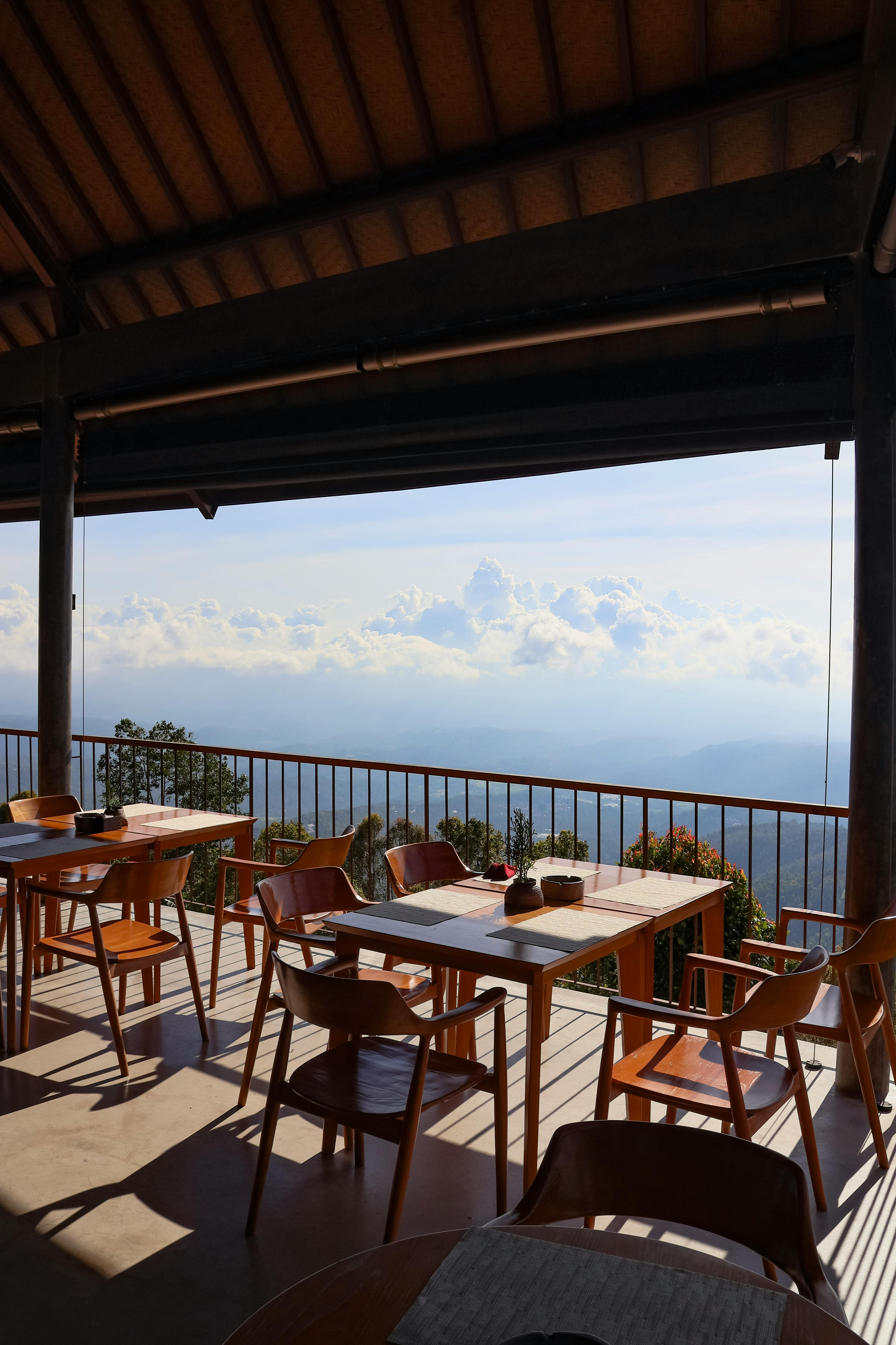 Relax in a cozy Bali café with stunning mountain views and a warm summer atmosphere.