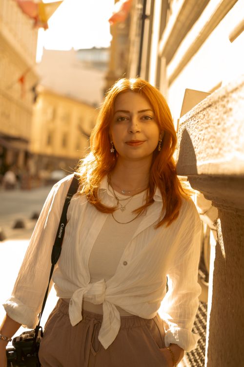 Free Woman posing on an Istanbul street with a warm, sunlit background. Stock Photo