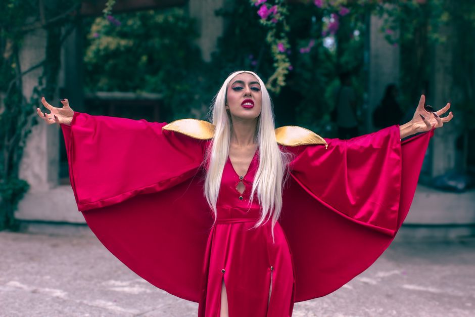 A gothic cosplay character posed dramatically outdoors in Mexico City.