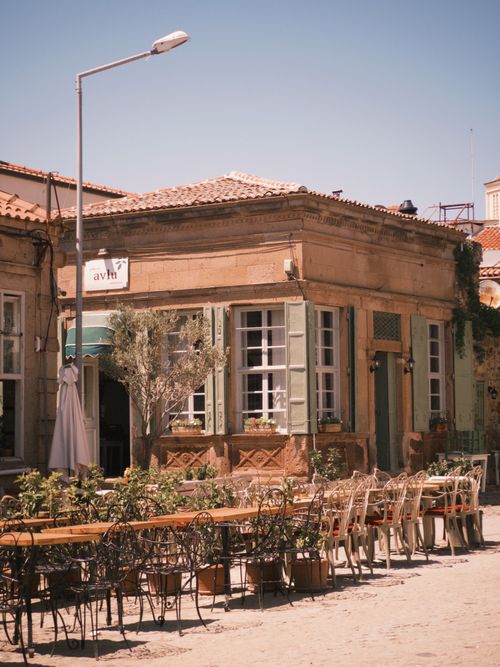 Free Outdoor cafe with rustic charm and empty seating on a sunny day. Stock Photo