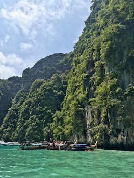 Explore the breathtaking cliffs and clear waters of Phi Phi Island in Thailand, a paradise for travelers.