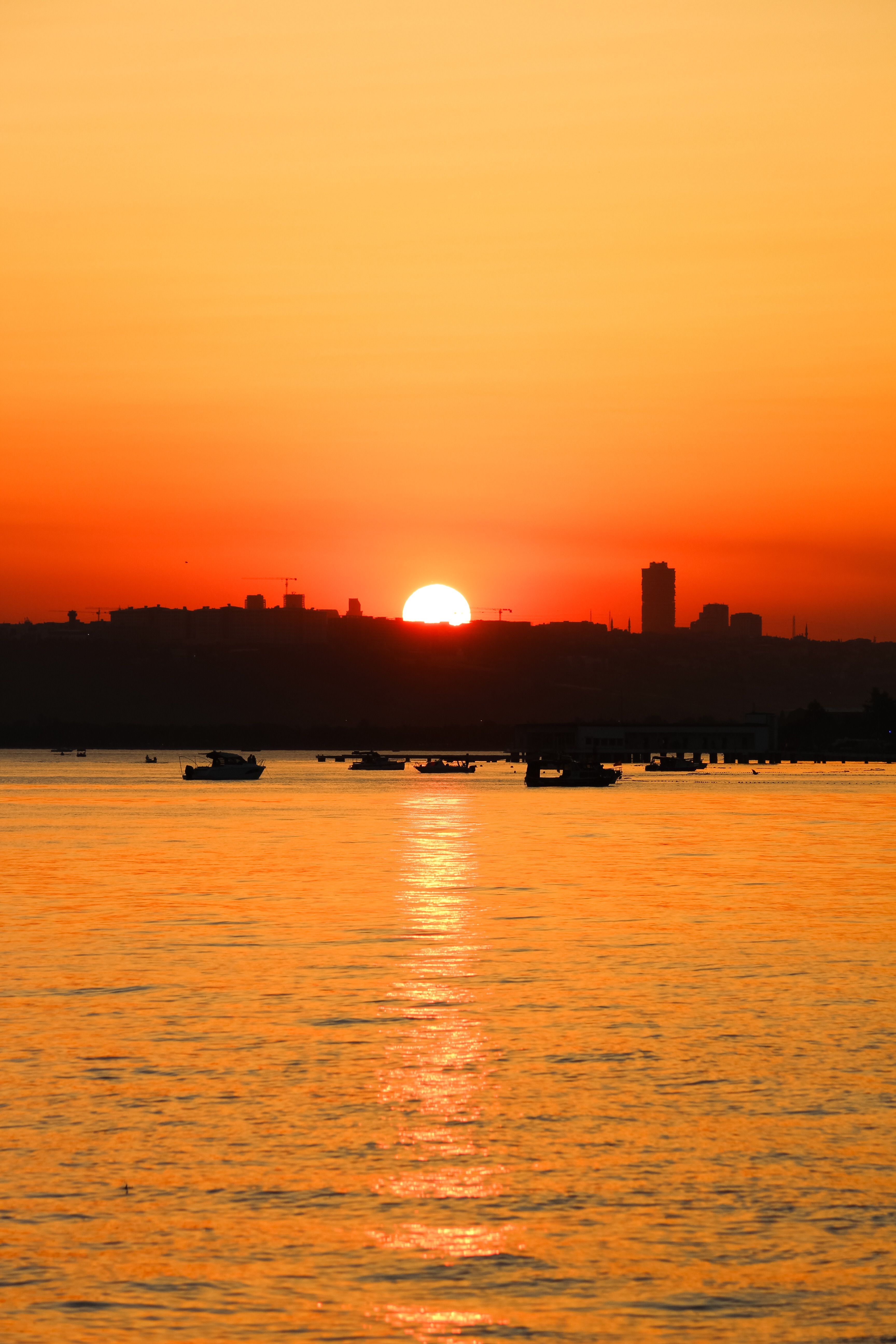 Stunning Sunset Over City Skyline with Boats · Free Stock Photo