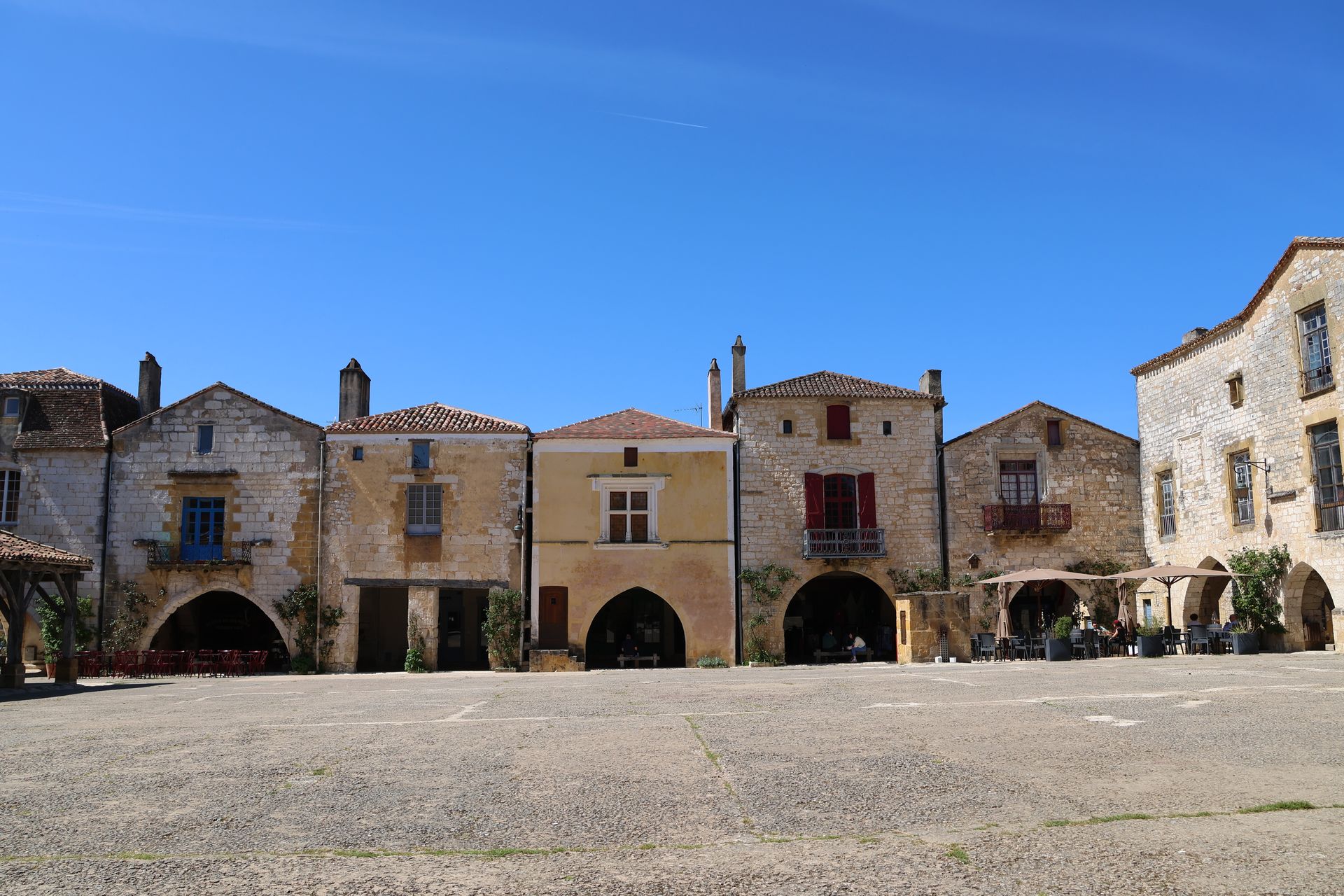 The arcaded square of a southwestern bastide, laid out on a grid in the thirteenth century