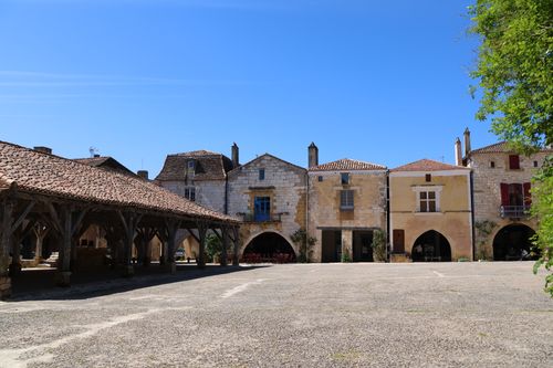 Free Charming medieval architecture in a peaceful European plaza on a sunny day. Stock Photo