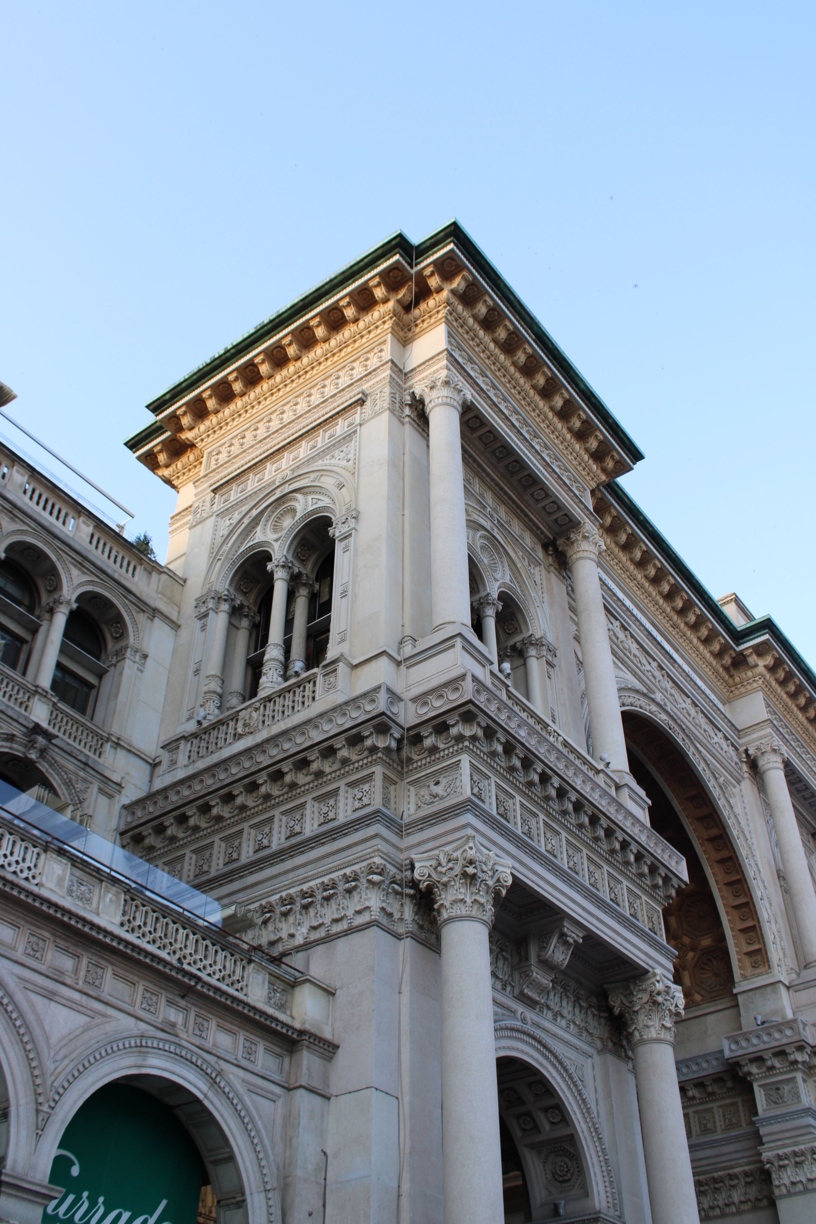 [ColoSach]-close-up-of-the-architectural-beauty-of-galleria-vittorio-emanuele-ii,-milan,-showcasing-intricate-historical-design.