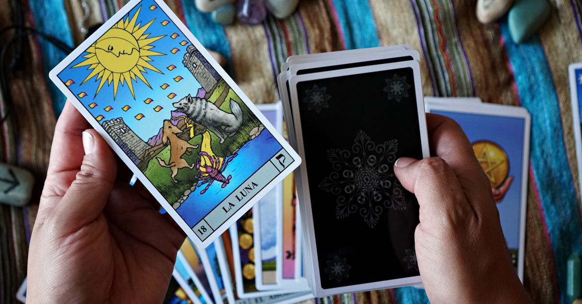 Signification des cartes en cartomancie : le guide complet