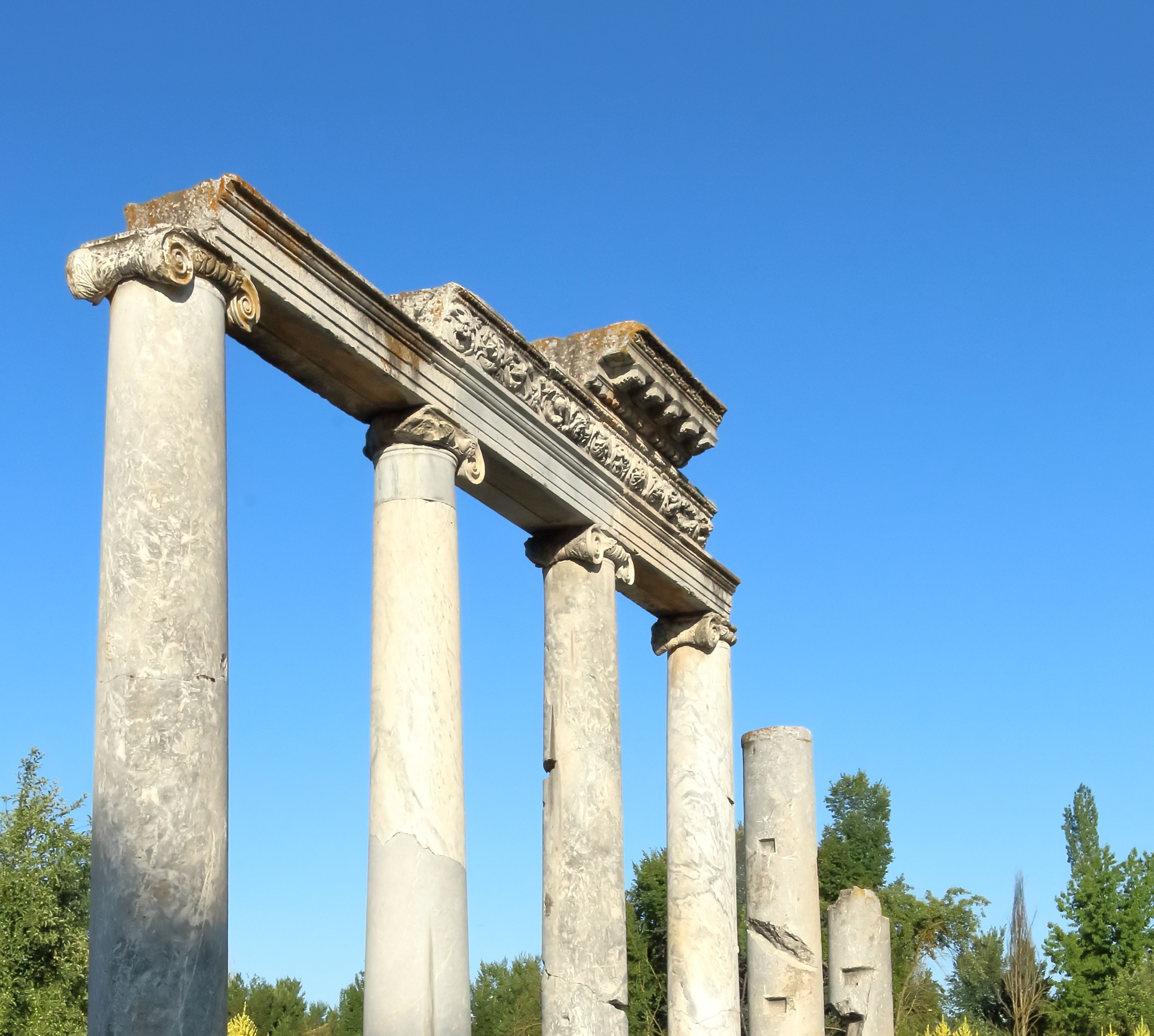 Ancient Roman Columns Against Clear Blue Sky · Free Stock Photo