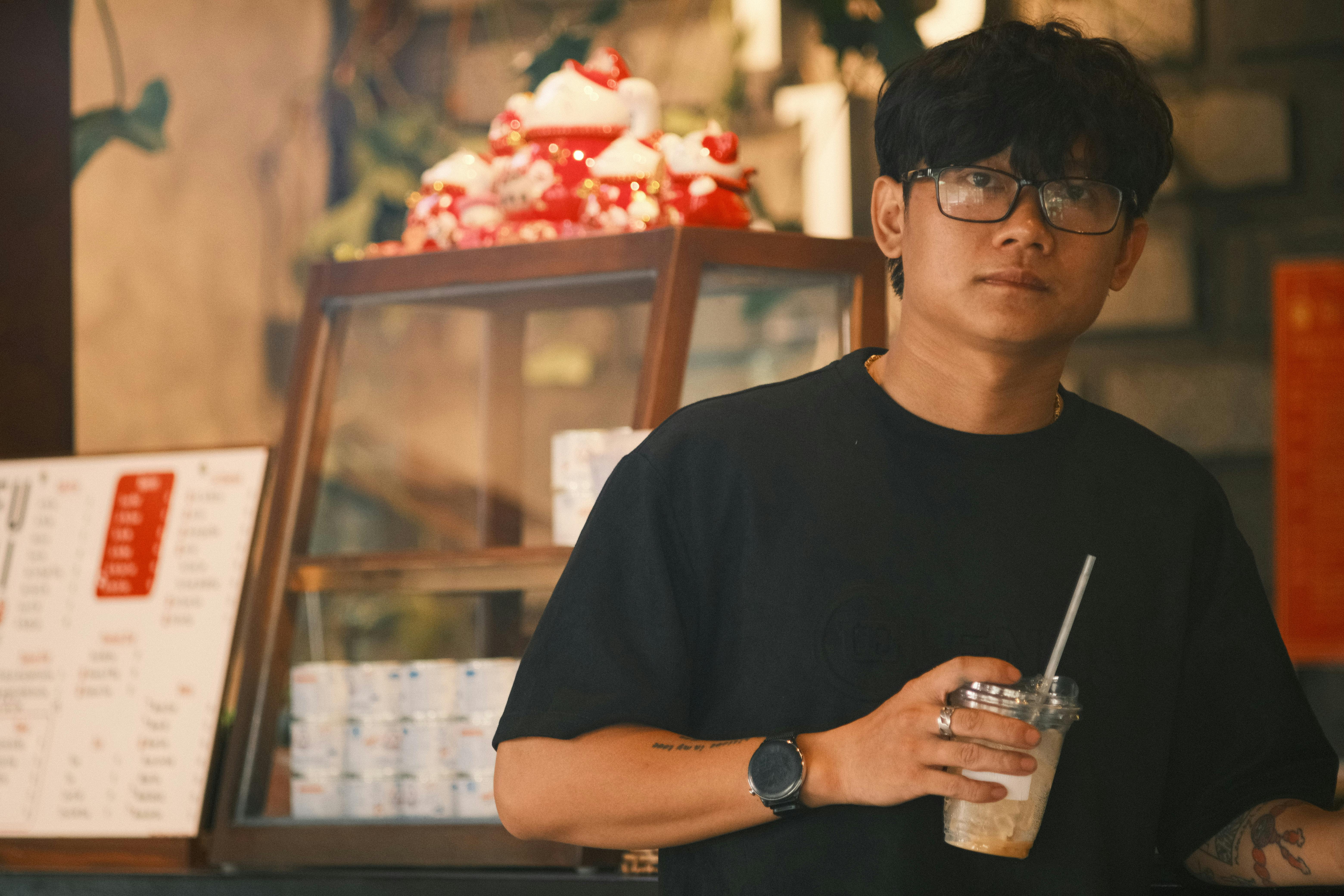 網路副業：炎亞綸考慮退出演藝圈，甜點副業引發熱議！