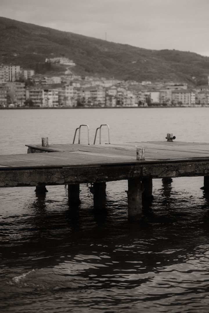 Dock in Monochrome, Kocaeli, Türkiye
