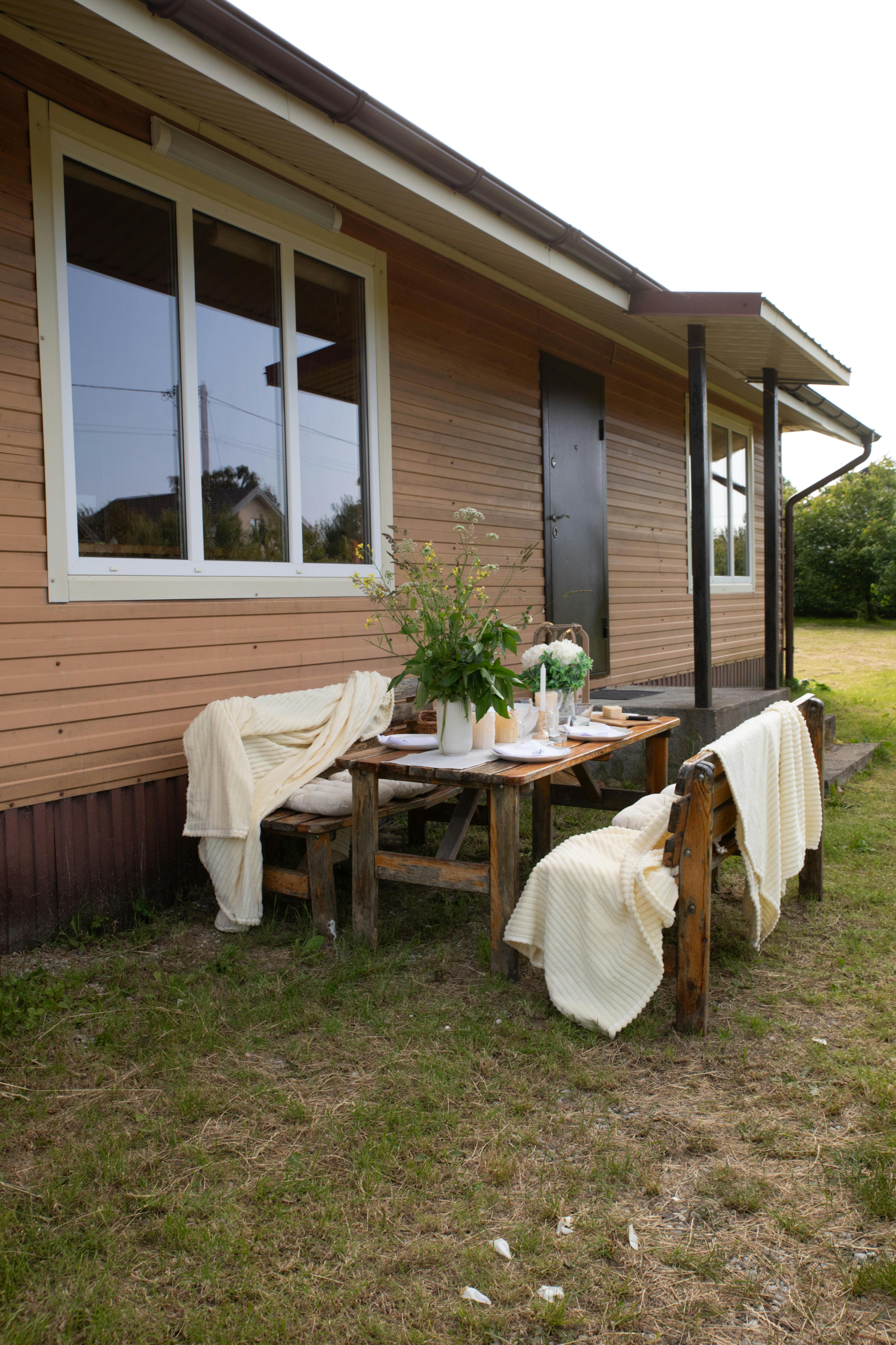 Emanuel Guralivu, invitat special la Seara de Poezie 20 organizată de Casa de Poezie Light of Ink și Colegiul Național Petru Rareș Suceava