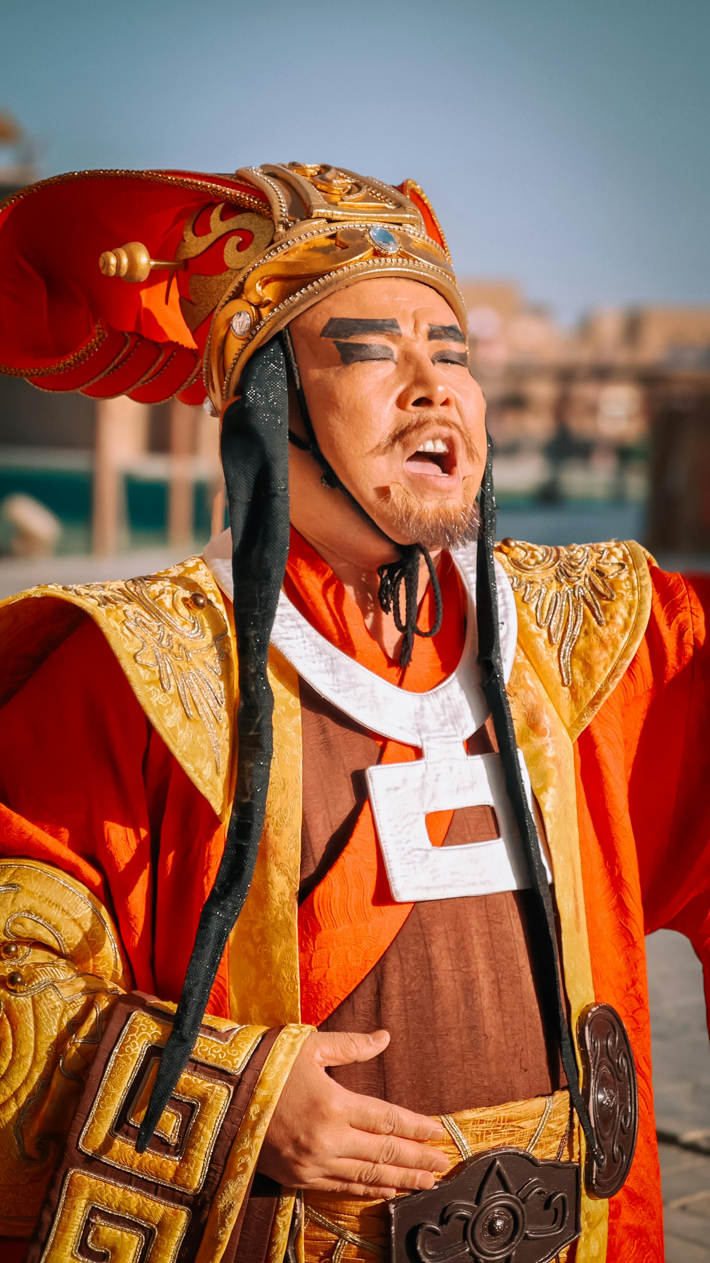 Free A colorful depiction of a performer wearing traditional Chinese attire, showcasing cultural heritage. Stock Photo