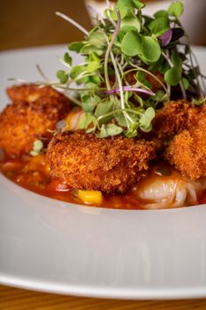 Poisson et légumes sautés avec quinoa