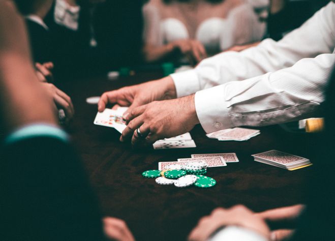 Online Casino: Spielautomaten und Live-Spiele im Überblick