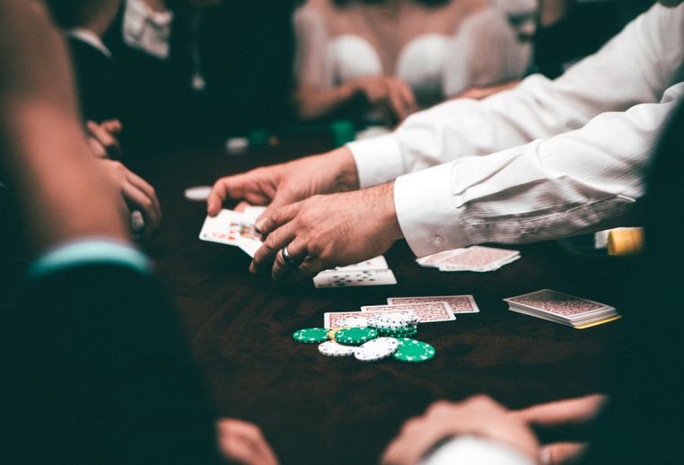 Online Casino: Spielautomaten und Live-Spiele im Überblick