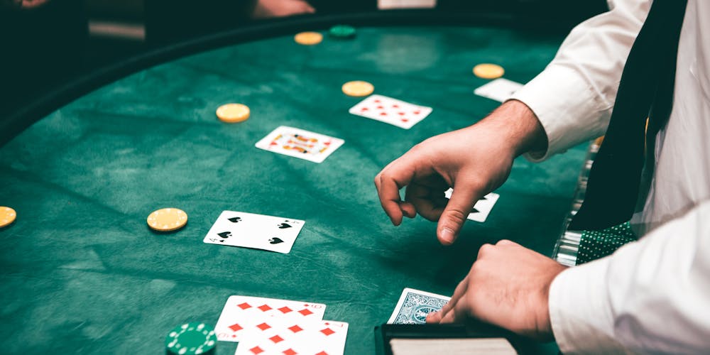 Cách phân tích và sử dụng bluff trong poker