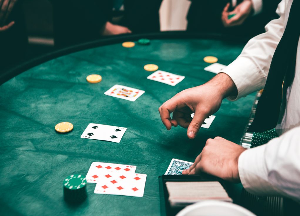 Online Casino: Spielautomaten und Live-Spiele im Überblick