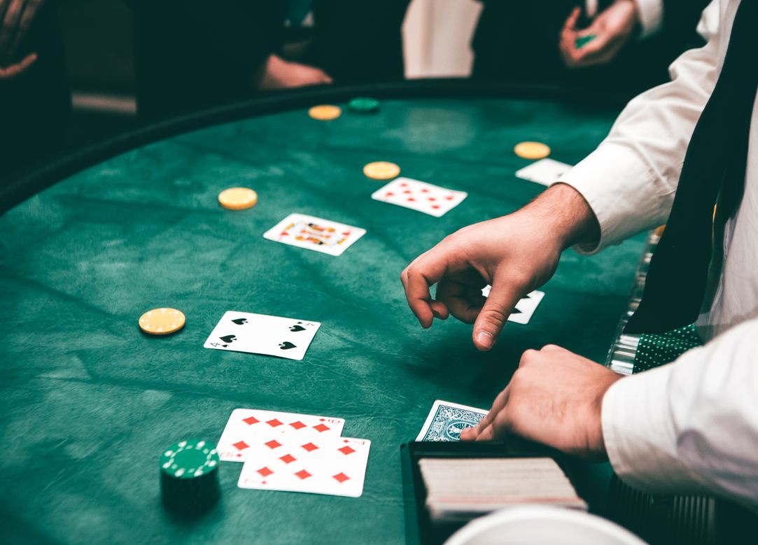 Online Casino: Spielautomaten und Live-Spiele im Überblick