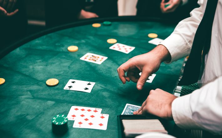Online Casino: Spielautomaten und Live-Spiele im Überblick