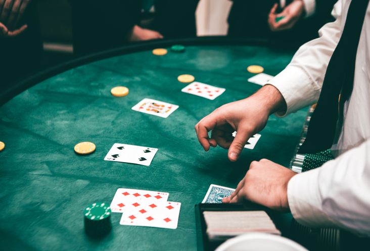 Online Casino: Spielautomaten und Live-Spiele im Überblick