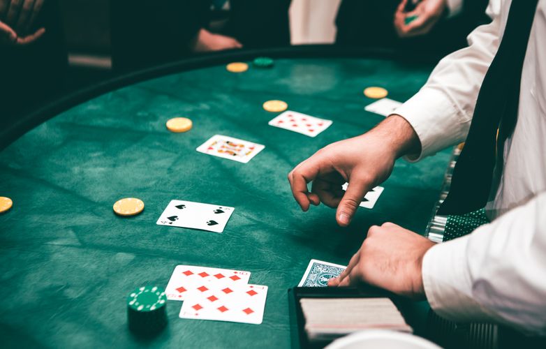Online Casino: Spielautomaten und Live-Spiele im Überblick
