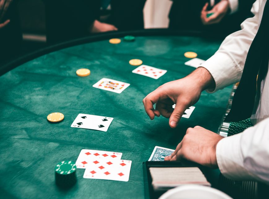 Online Casino: Spielautomaten und Live-Spiele im Überblick