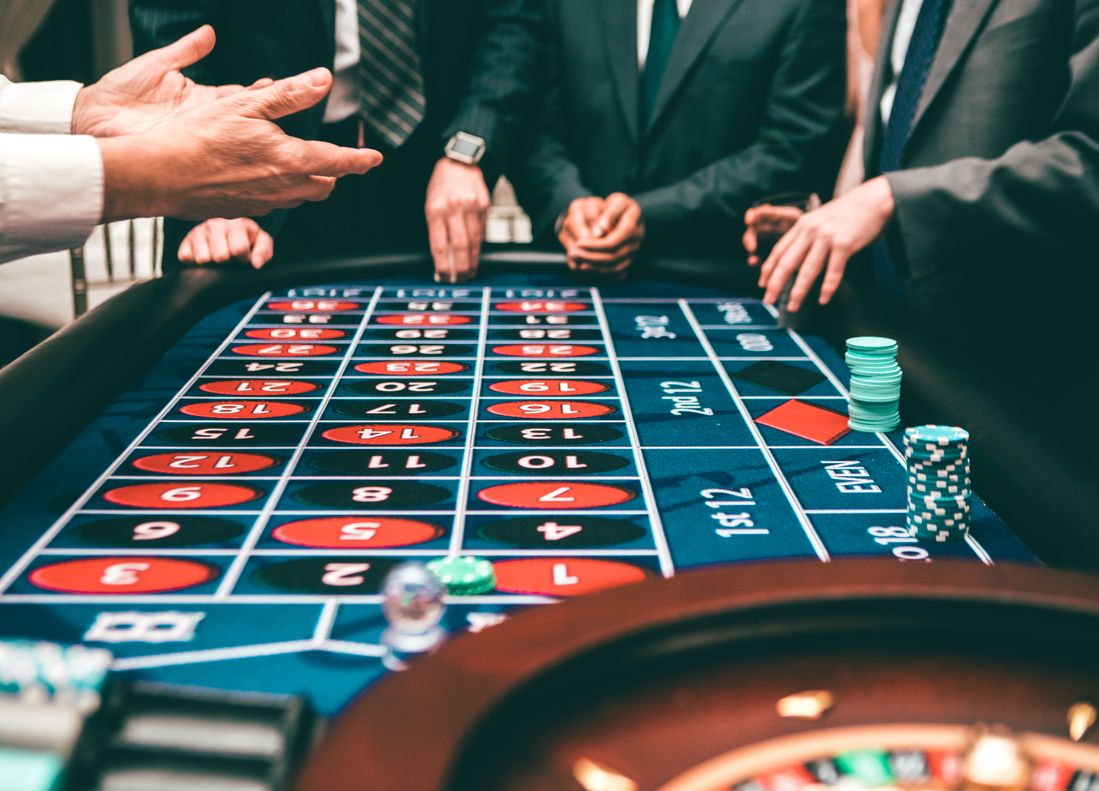Online Casino: Spielautomaten und Live-Spiele im Überblick