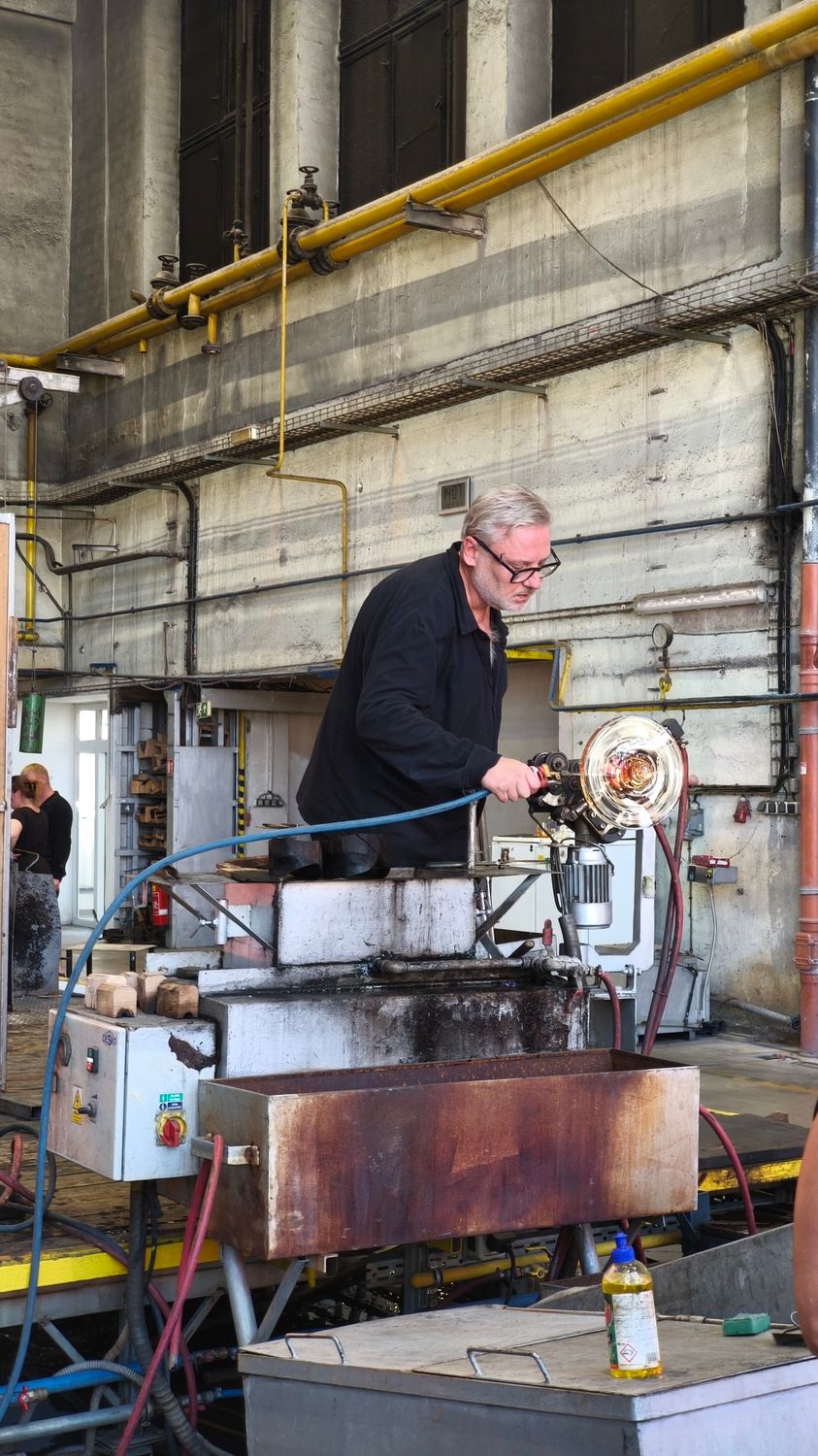 Glassmaker Working in Karlovy Vary Factory · Free Stock Photo