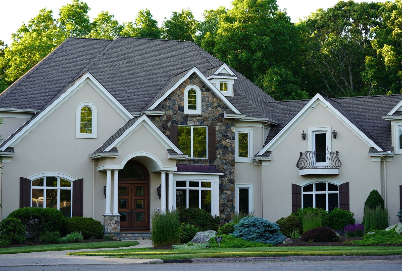 North Texas style home with architectural shingle roofing