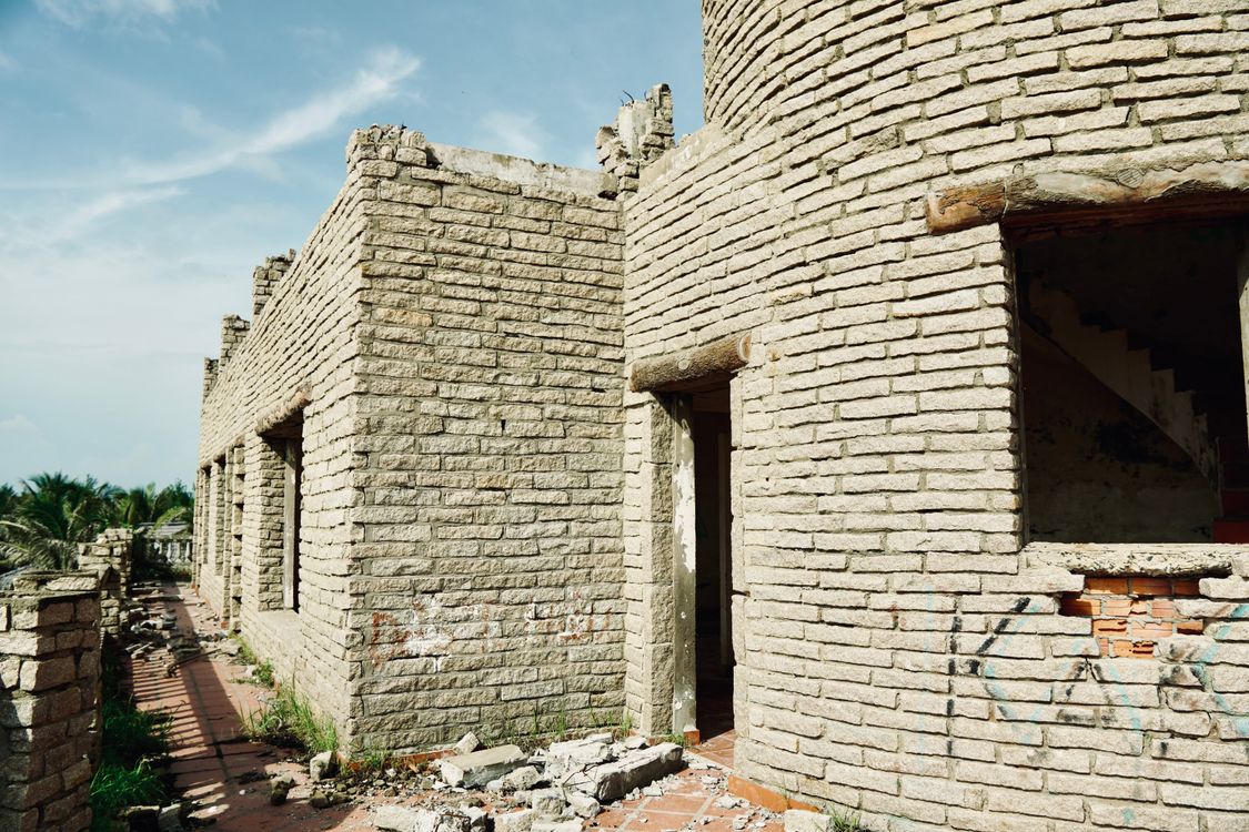 Cobblestone Building Ruine Abandoned Stone Building Ruins Exposed to Sunlight · Free Stock Photo