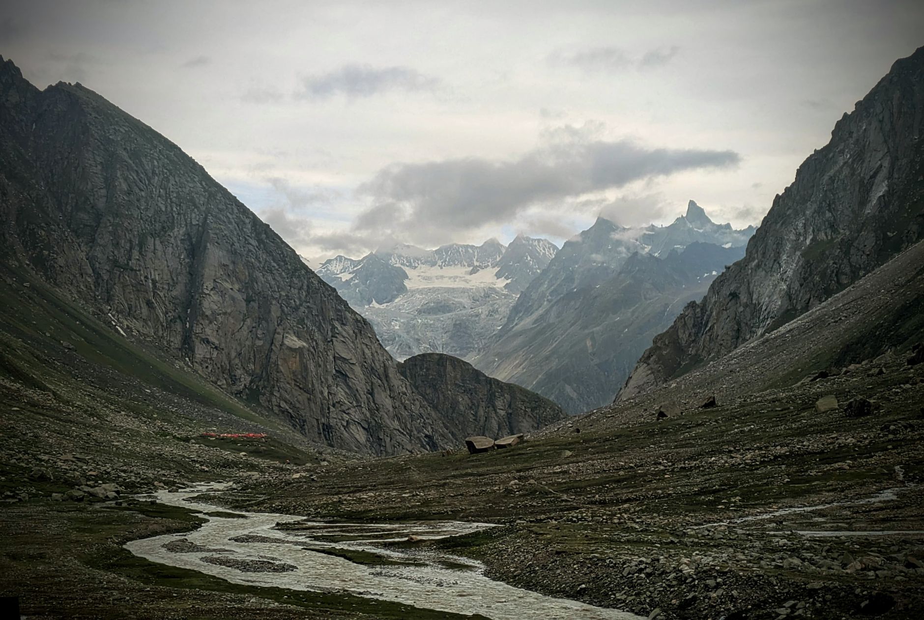 Stunning mountain landscape of Hampta Pass in Himachal Pradesh, perfect for trekking enthusiasts.