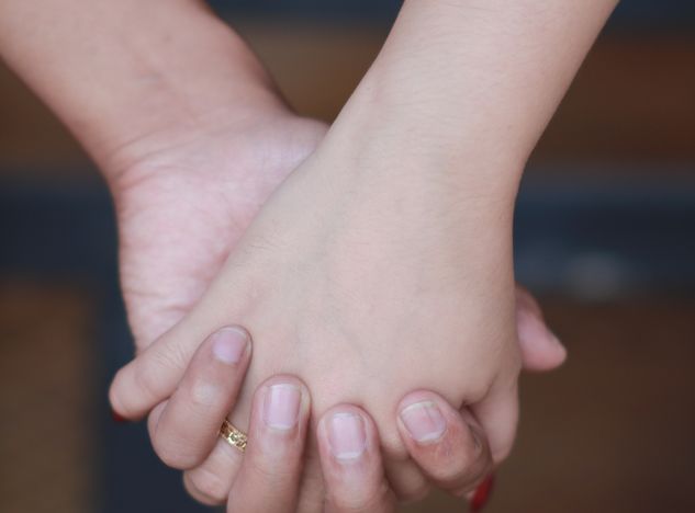 Online dating: starting a conversation on a niche platform