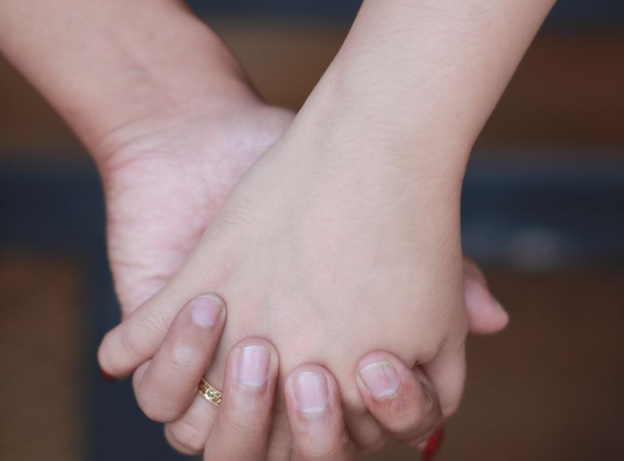 Online dating: starting a conversation on a niche platform