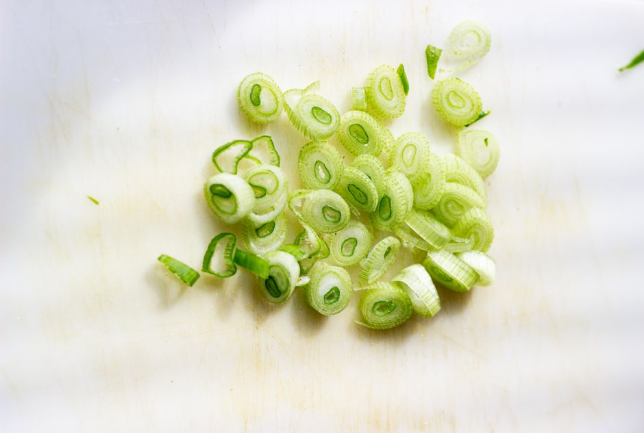 chopped scallion garlic sauce bowl