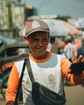 Portrait of a cheerful market seller in Banten, highlighting local culture and street life.