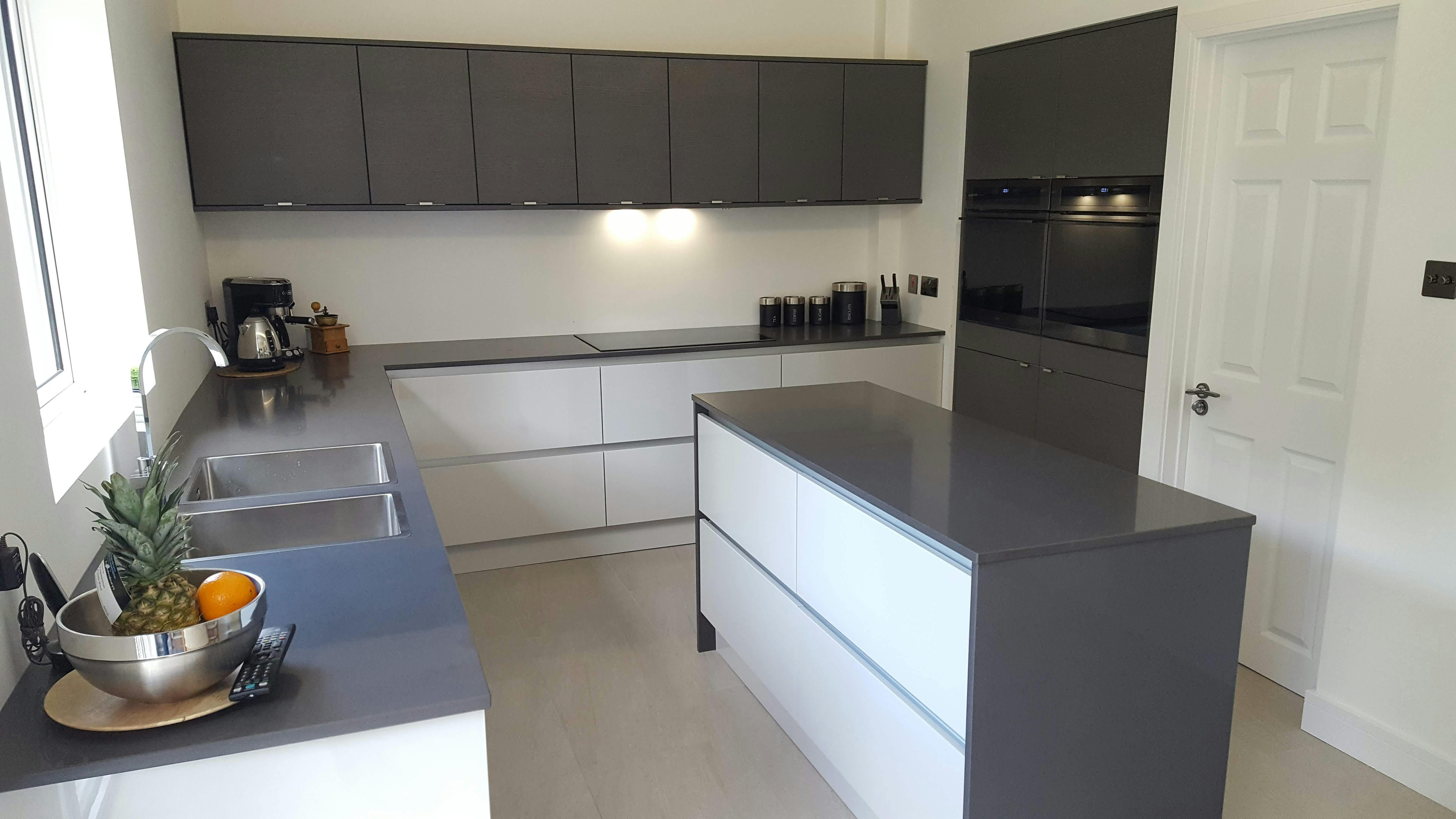 wren kitchens chapter 7 — Photo by José  Martin on Pexels