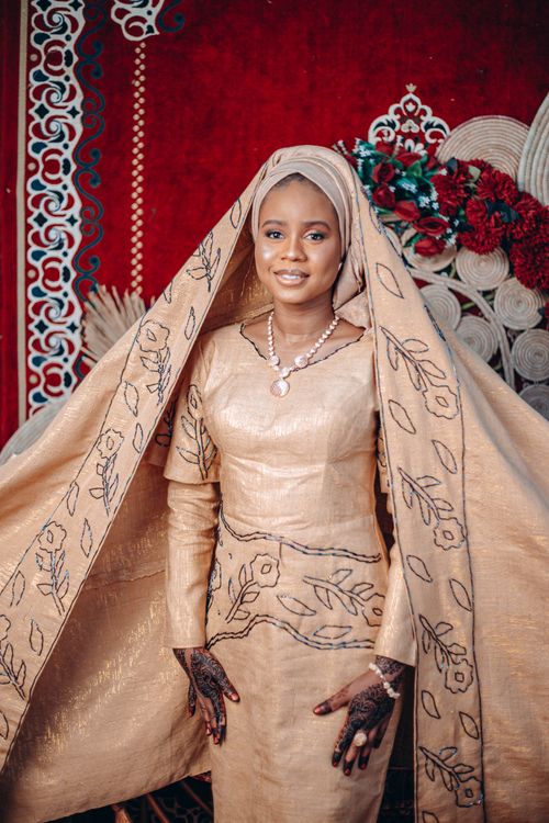Free A woman dressed in a luxurious traditional outfit with intricate henna designs, exuding elegance and cultural richness. Stock Photo