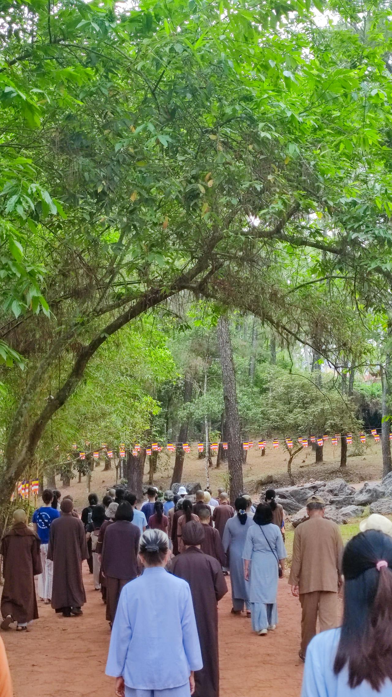 Viết đoạn văn giới thiệu bản thân lớp 4