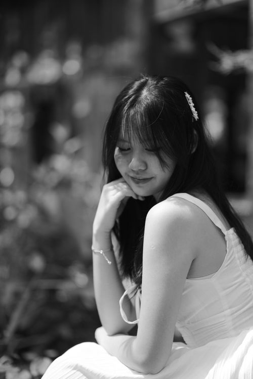 Free A serene black and white portrait of a woman in deep thought, capturing beauty and contemplation. Stock Photo
