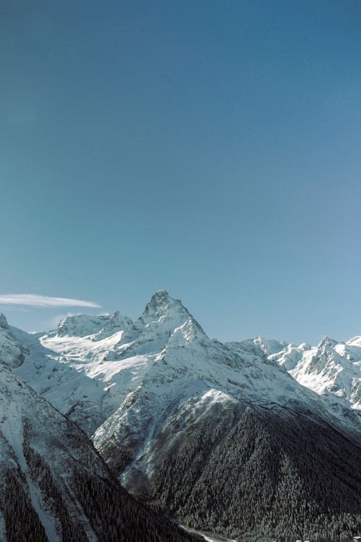 Serrated summits under clear sky, photo by Nikita Krasnov on Pexels